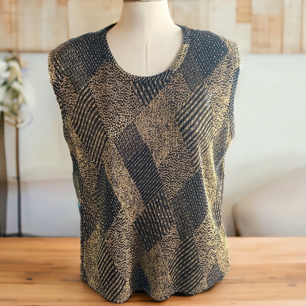 Plisse’ Sleeveless Professional Top